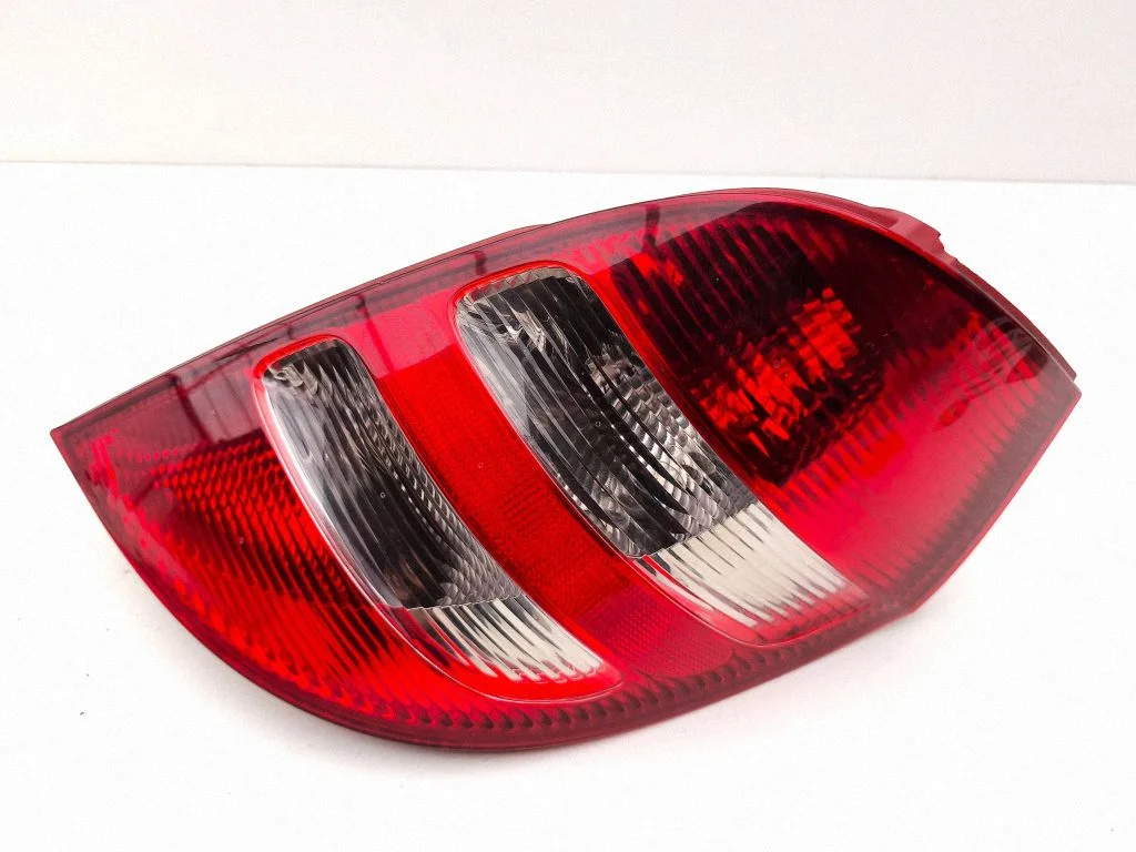 Rear/tail lights – right