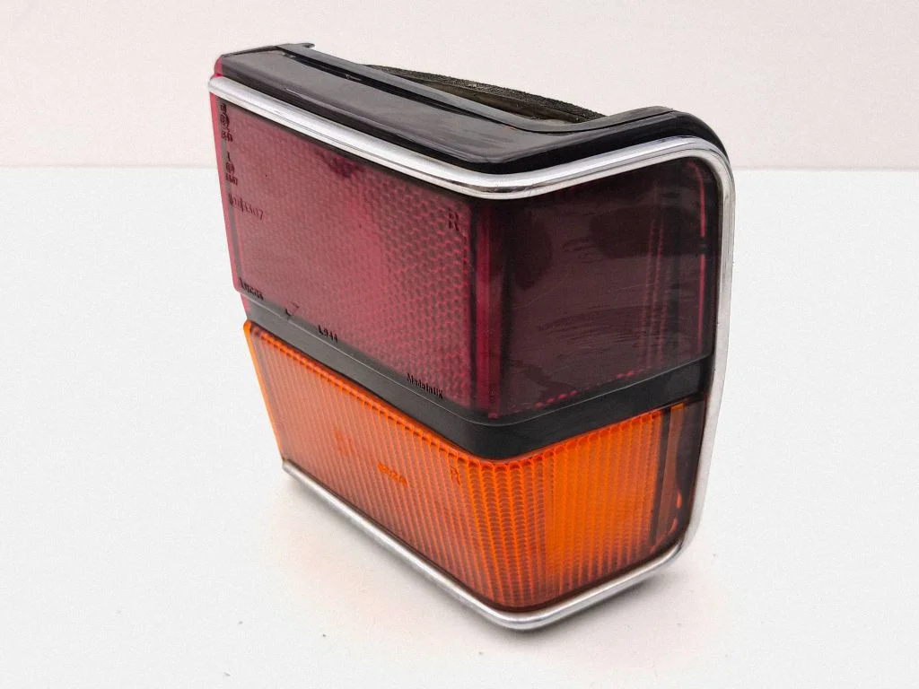 Tagatuli keres – Rolls-Royce Silver Spur (1980-1998), parem