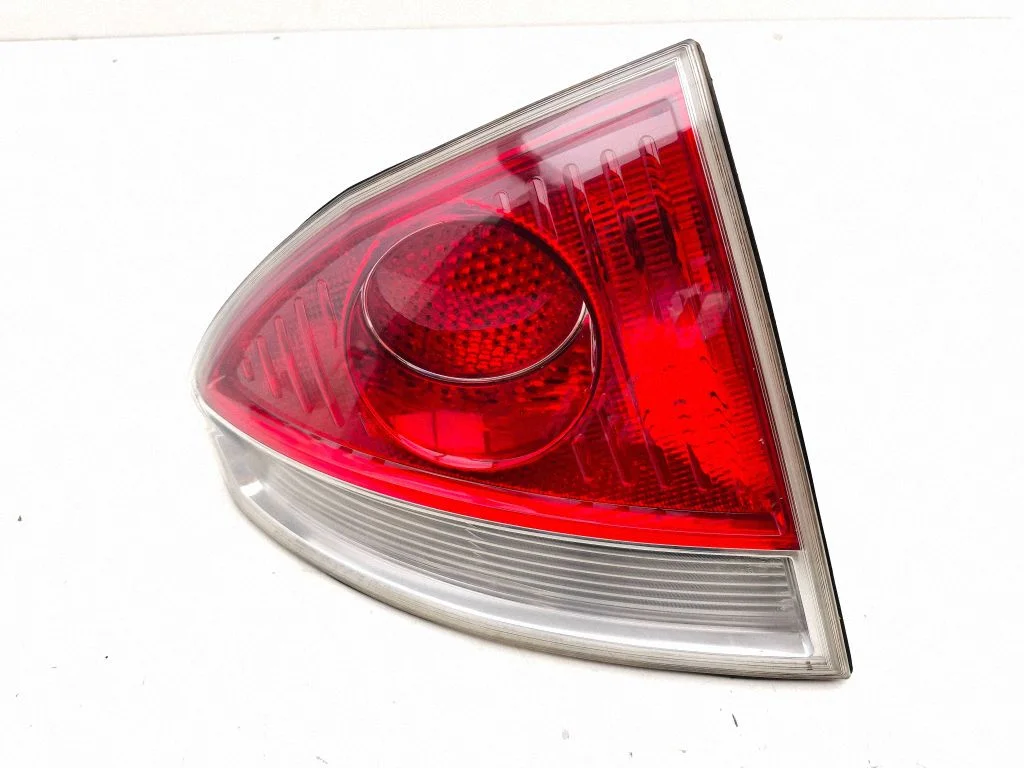 Lampa tylna w błotniku 190848ECE