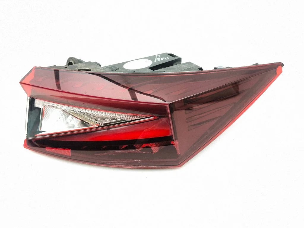 Lampa tylna w błotniku 5LA945208