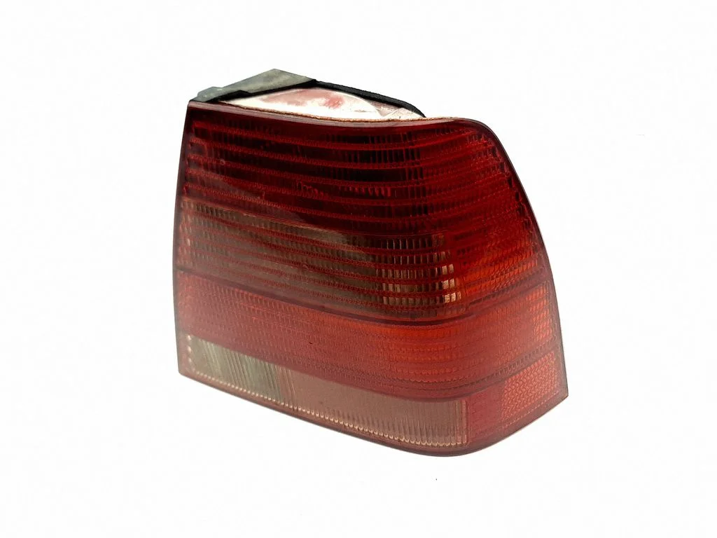 Rear/tail lights – right