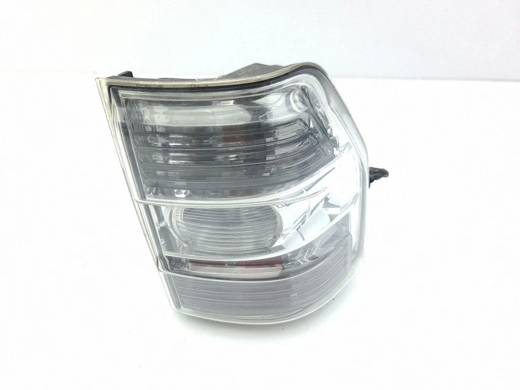 Rear/tail lights – right