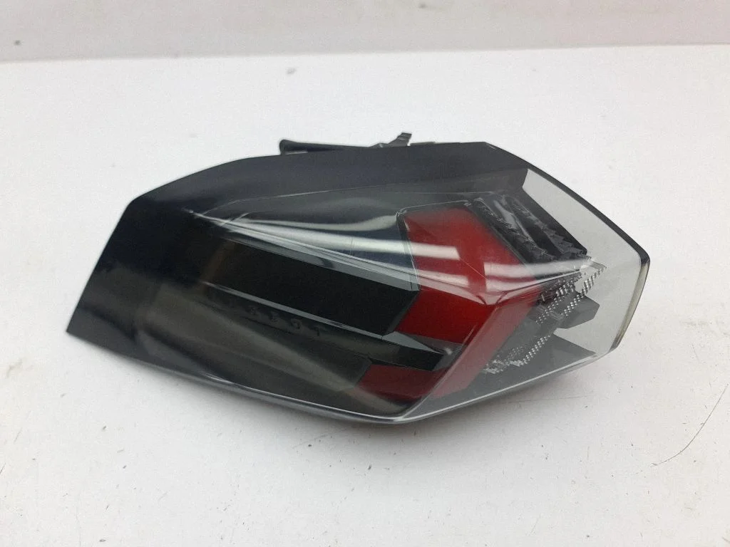 Rear/tail lights – left