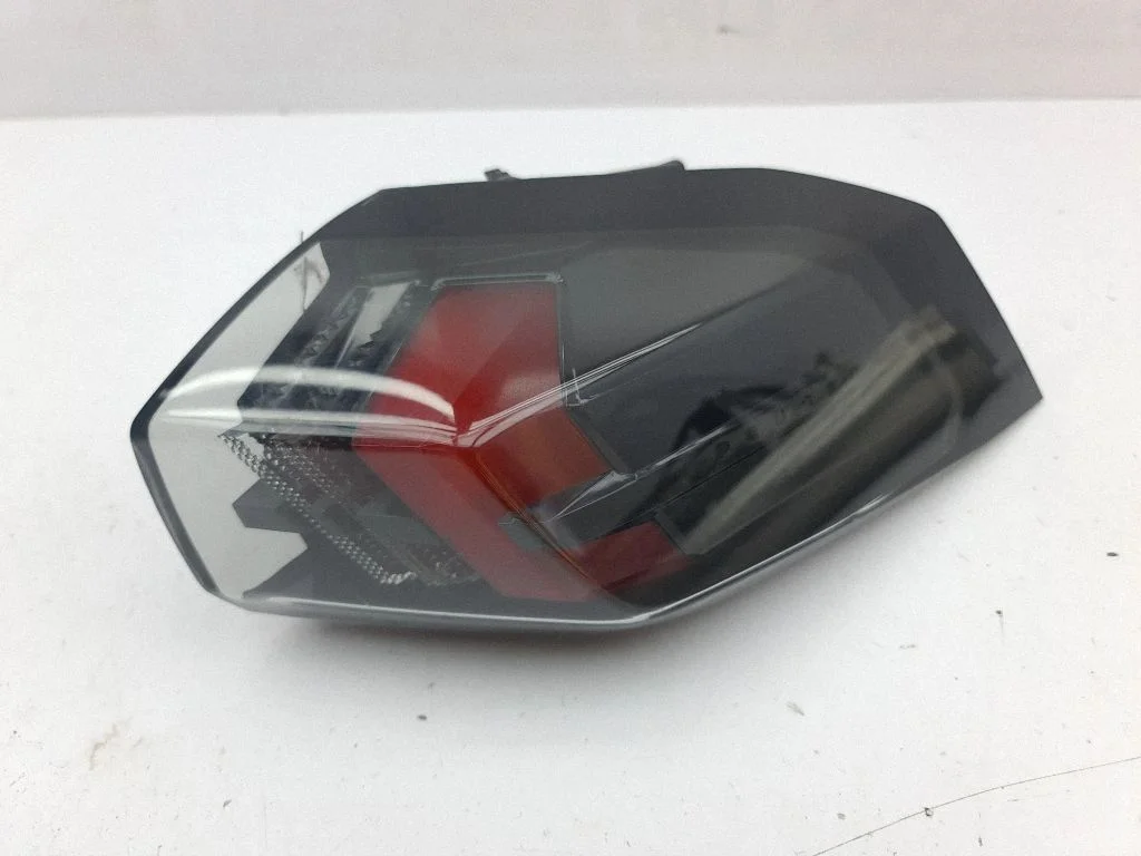 Rear/tail lights – right