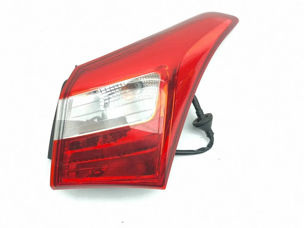 Rear/tail lights – right