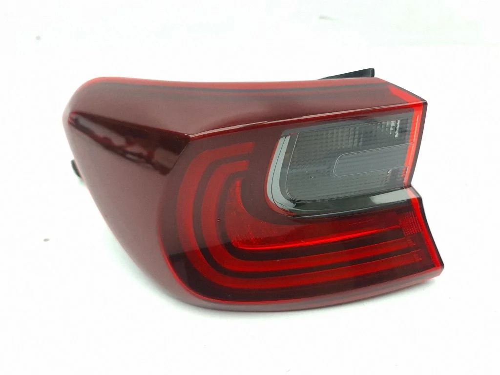 Rear/tail lights 92401J7050