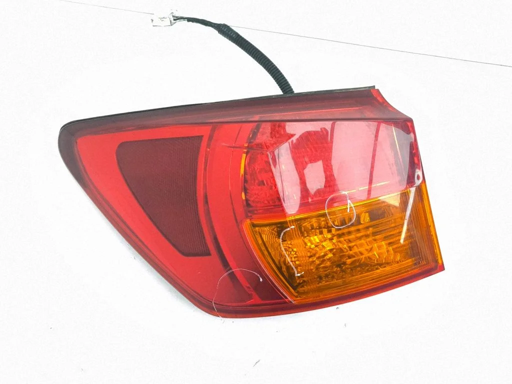 Lampa tylna w błotniku – lewa