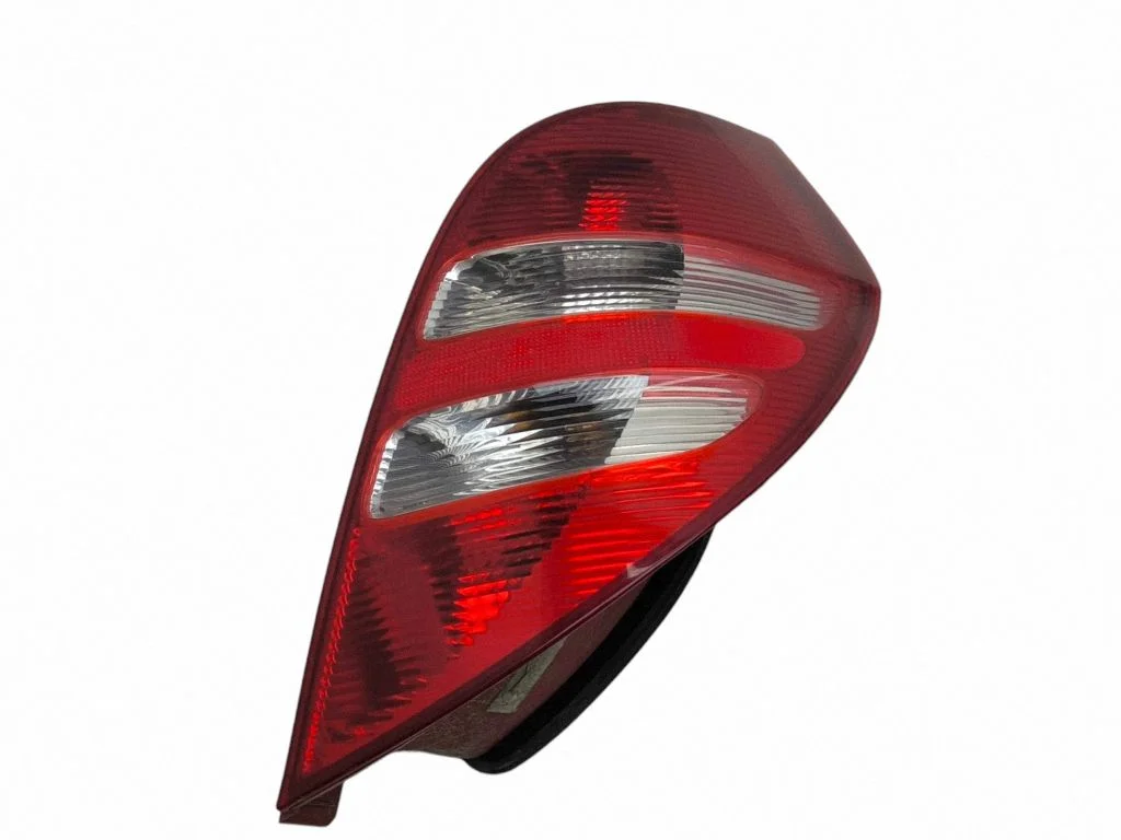 Rear/tail lights – right