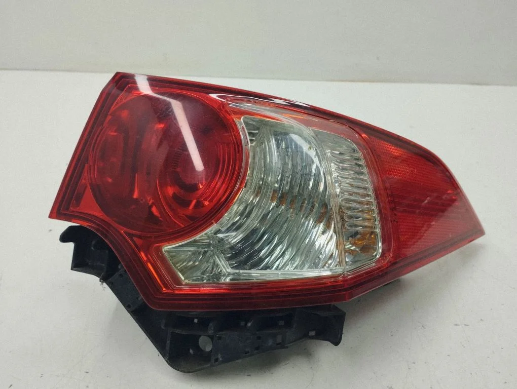 Lampa tylna w błotniku E412710