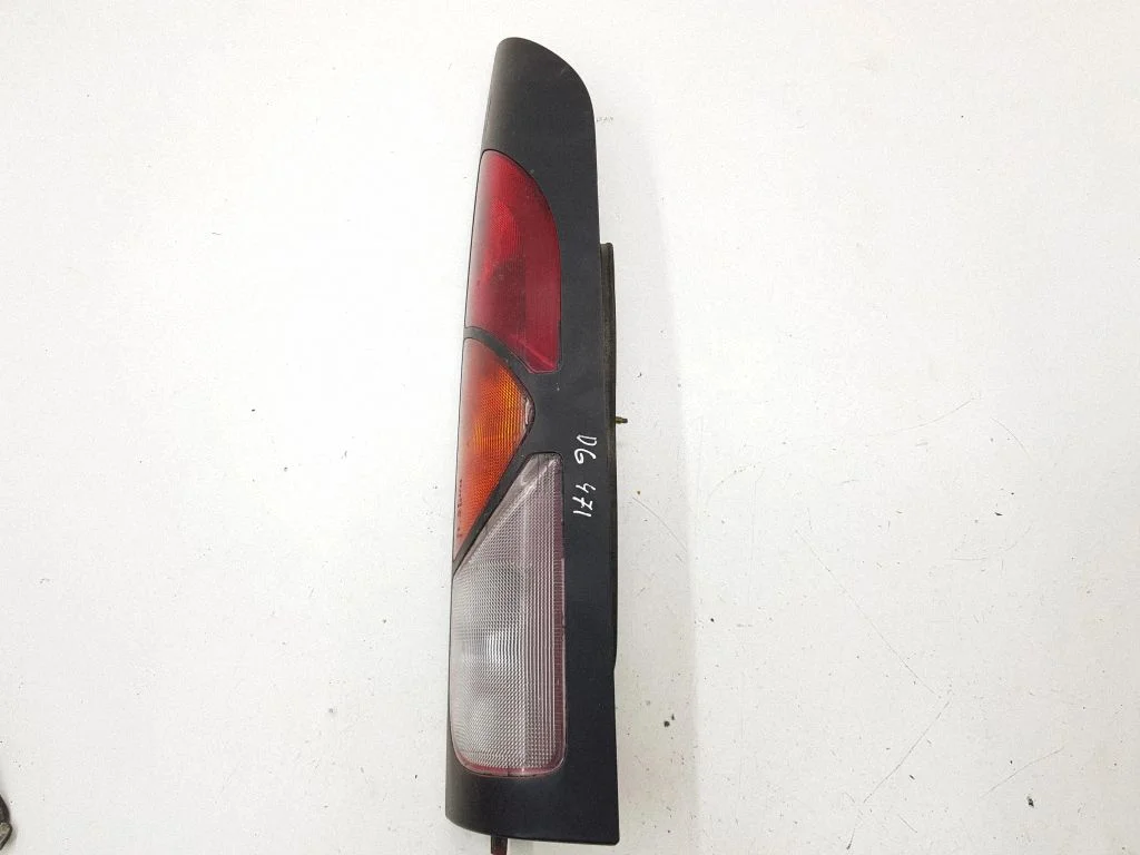 Lampa tylna w błotniku E26131
