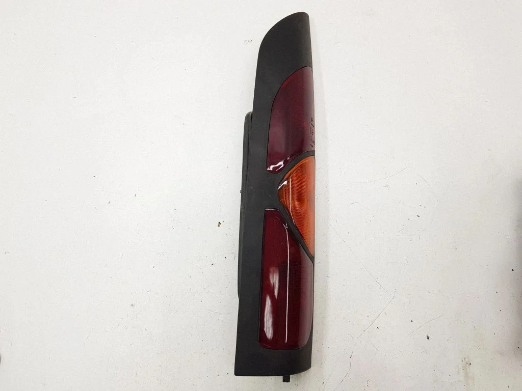 Lampa tylna w błotniku E357599