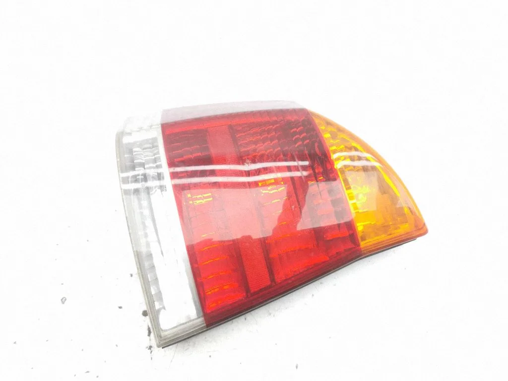 Rear/tail lights – right