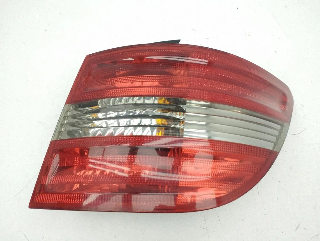 Rear/tail lights – right