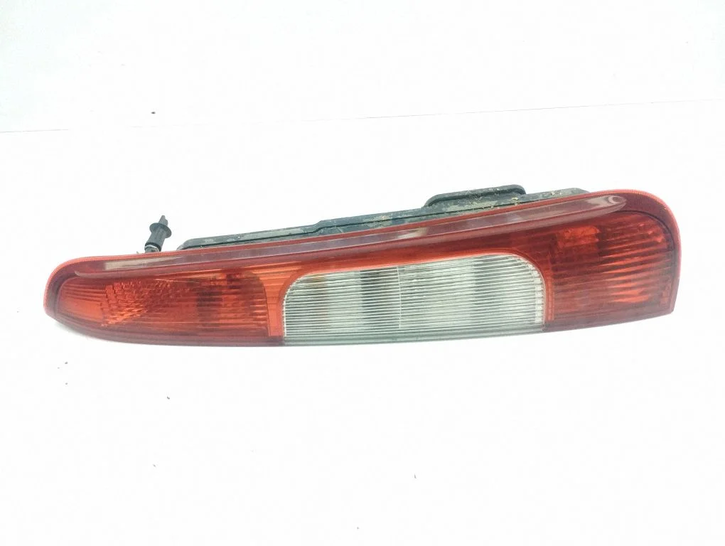 Rear/tail lights – right