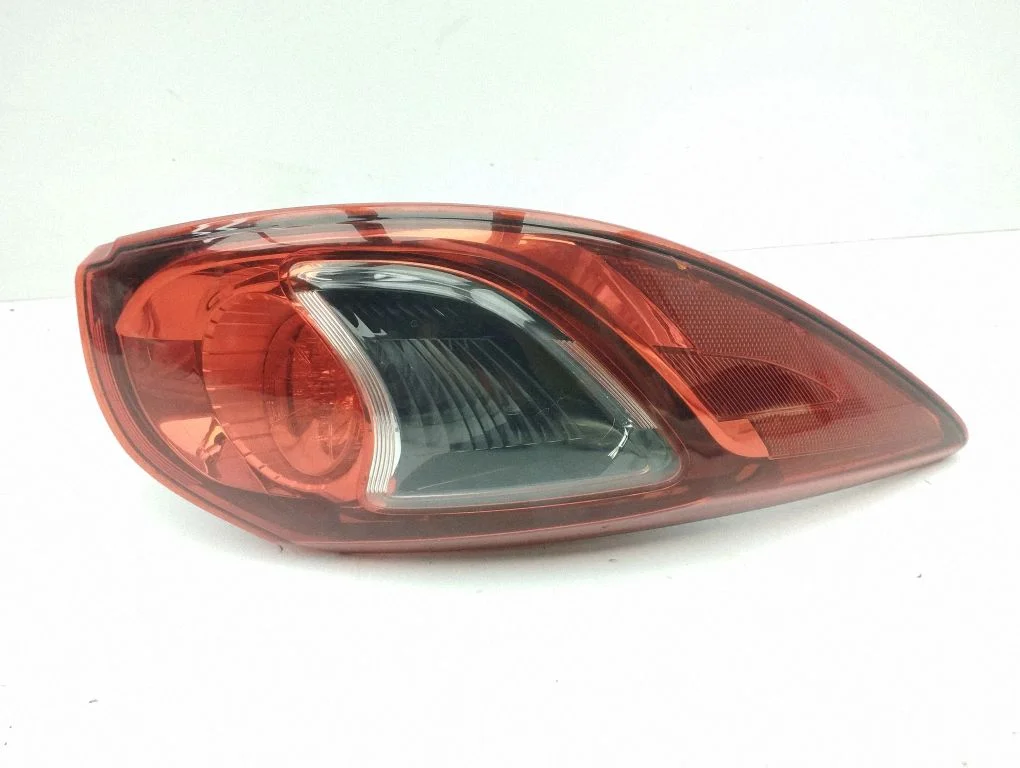 Rear/tail lights – left