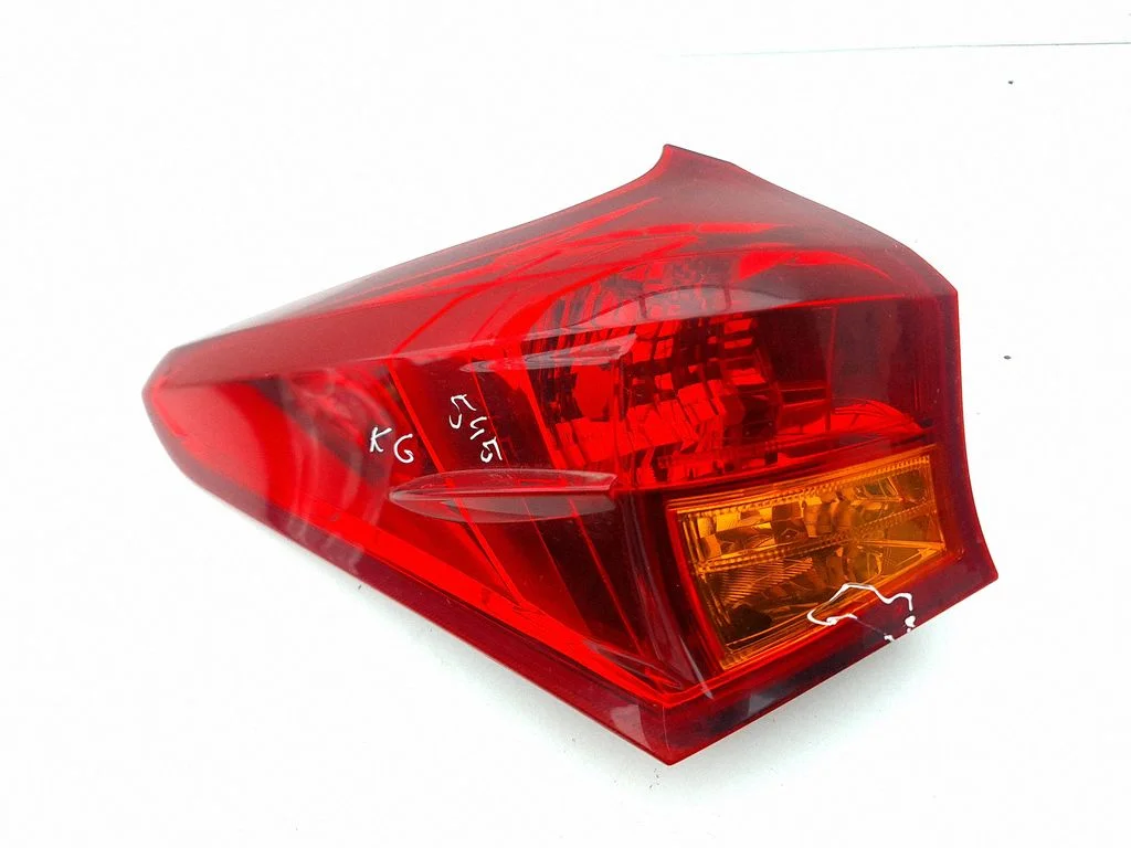 Rear/tail lights – left