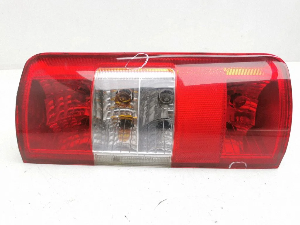 Rear/tail lights – right