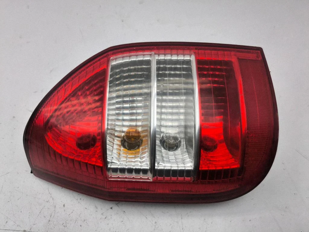 Rear/tail lights – left