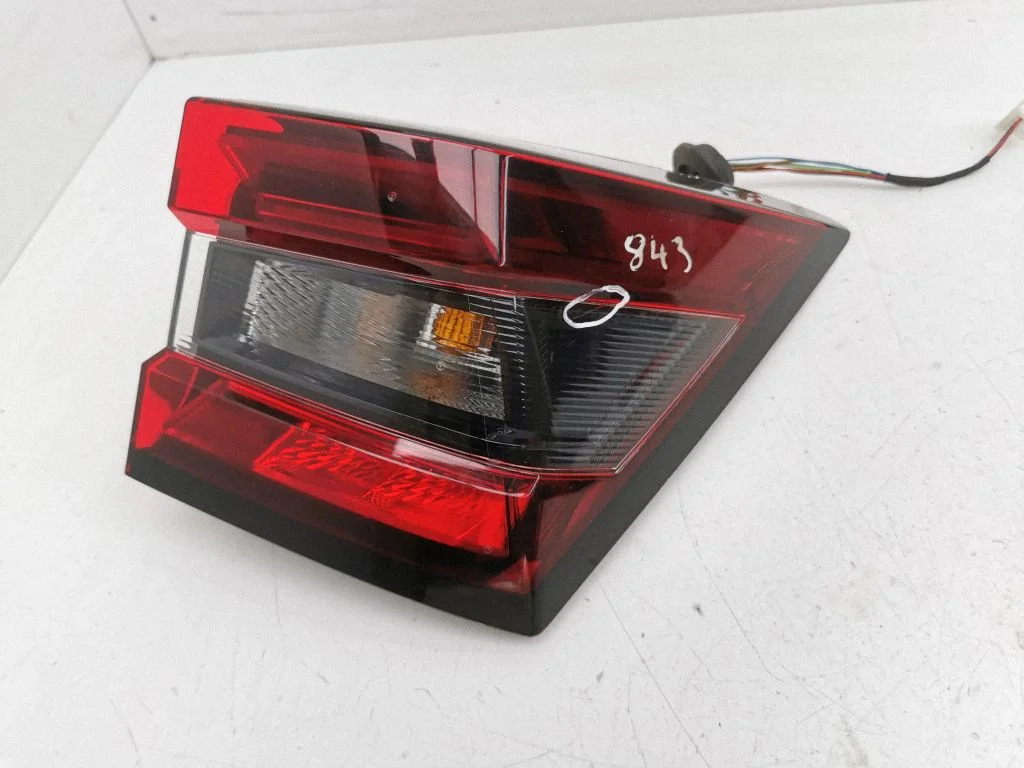Rear/tail lights 2VA01435202