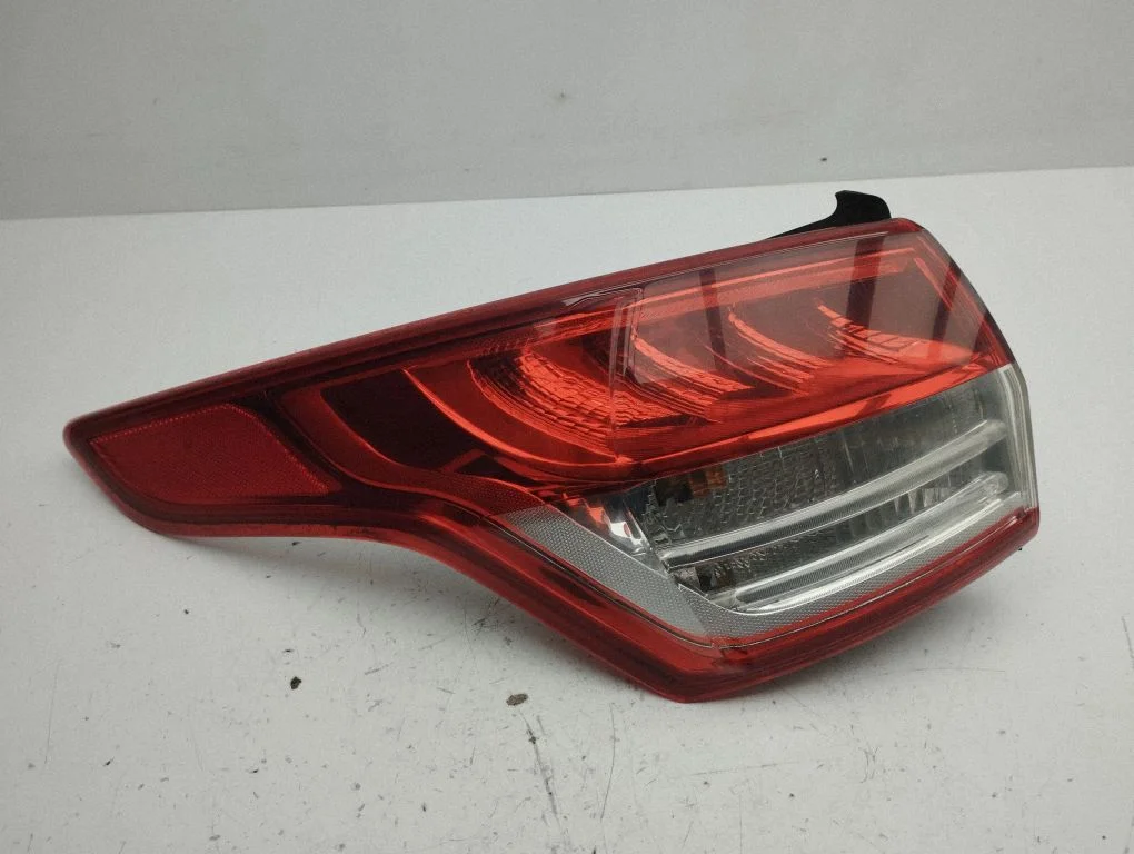 Rear/tail lights – left