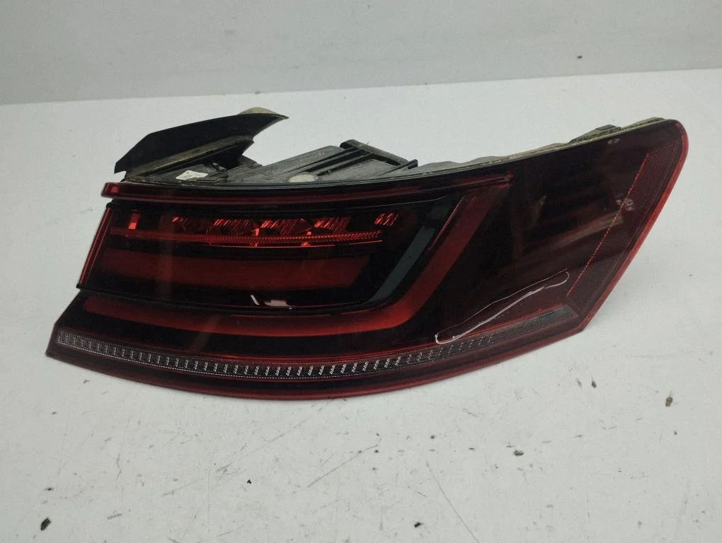 Lampa tylna w błotniku 3G8945208J