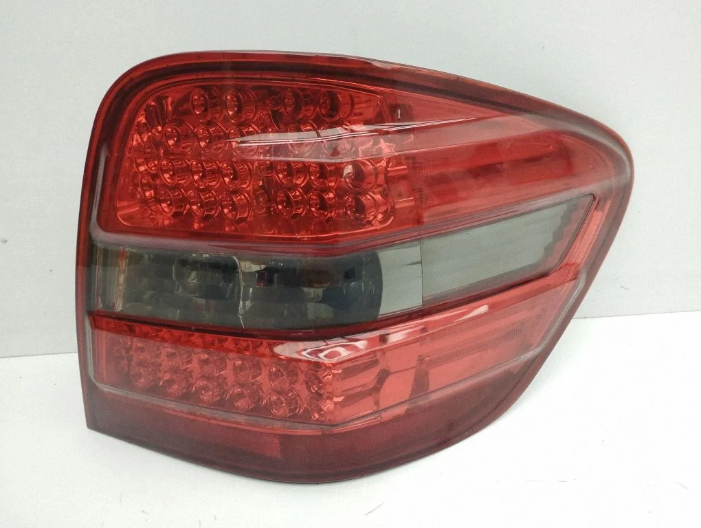 Rear/tail lights – right