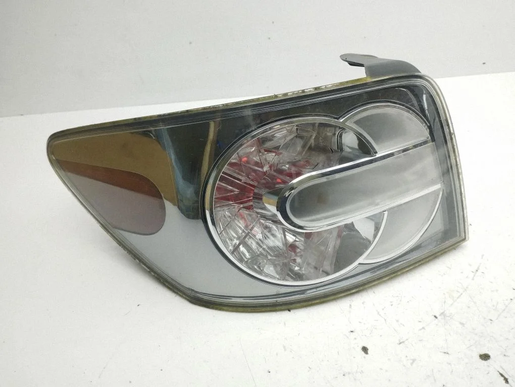 Rear/tail lights – left