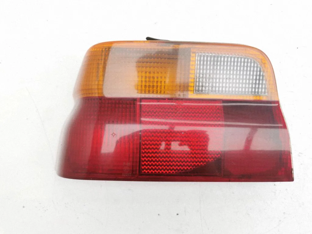 Rear/tail lights – left