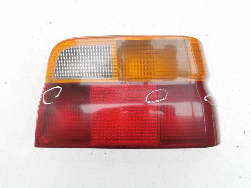 Rear/tail lights – right