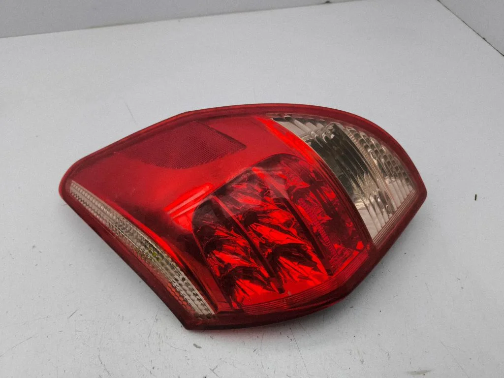 Rear/tail lights – right