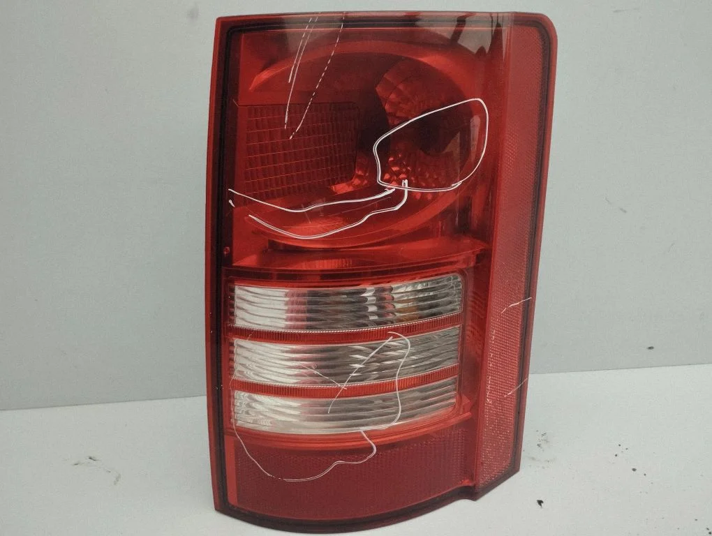 Rear/tail lights – right