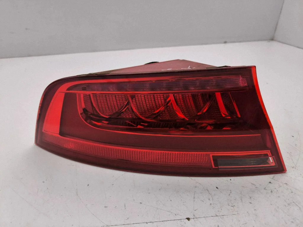 Rear/tail lights 4G8945095