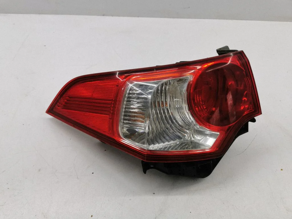 Rear/tail lights – left