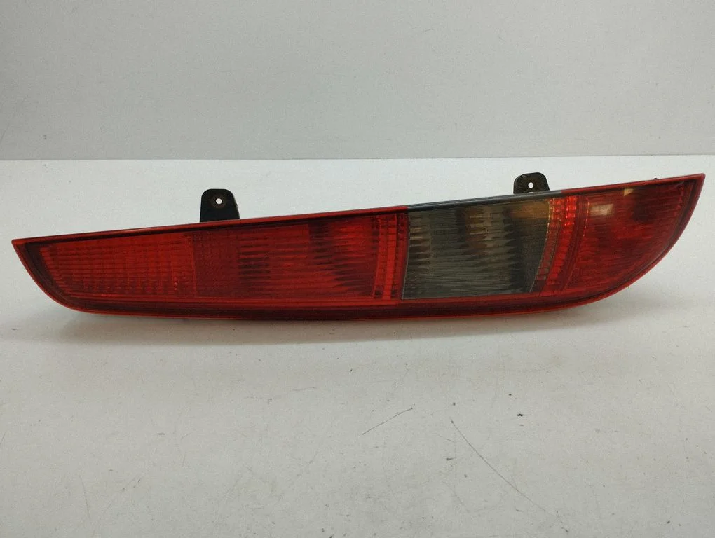 Lampa tylna w błotniku – Ford Focus C-MAX (2003-2010)