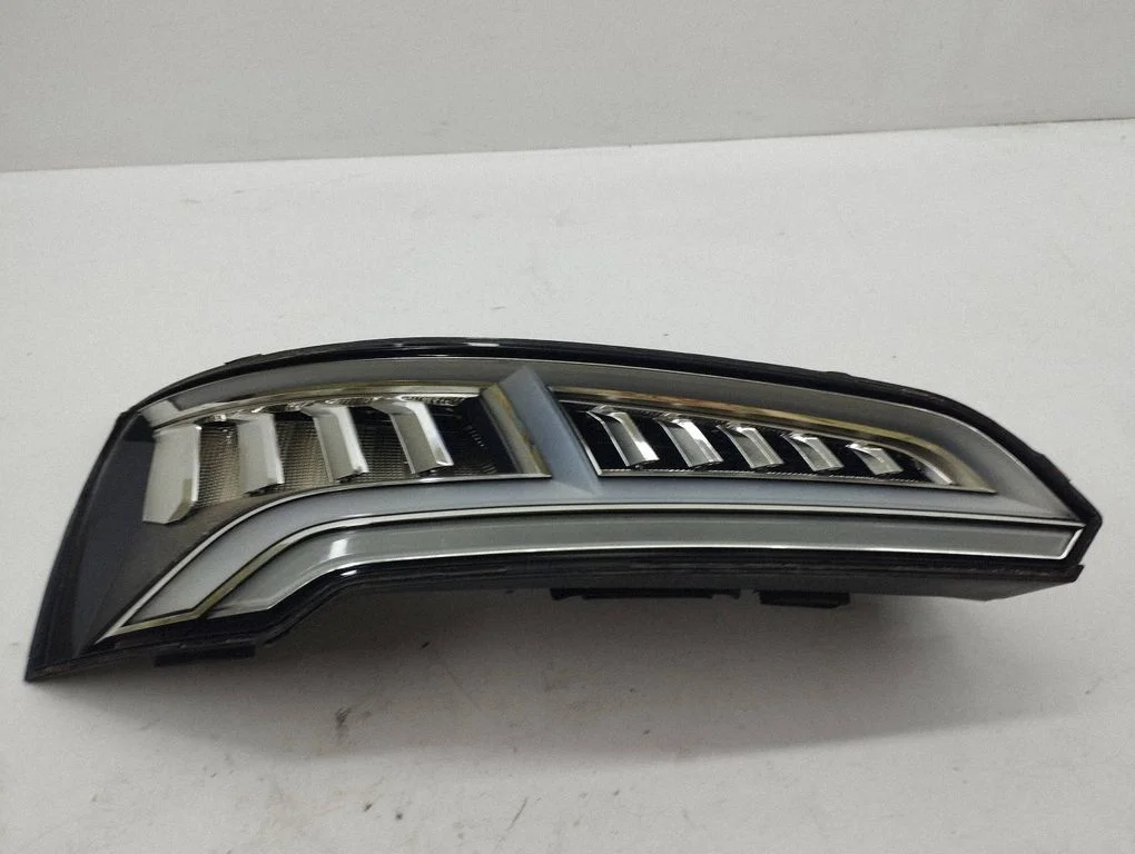 Rear/tail lights 80a945093b