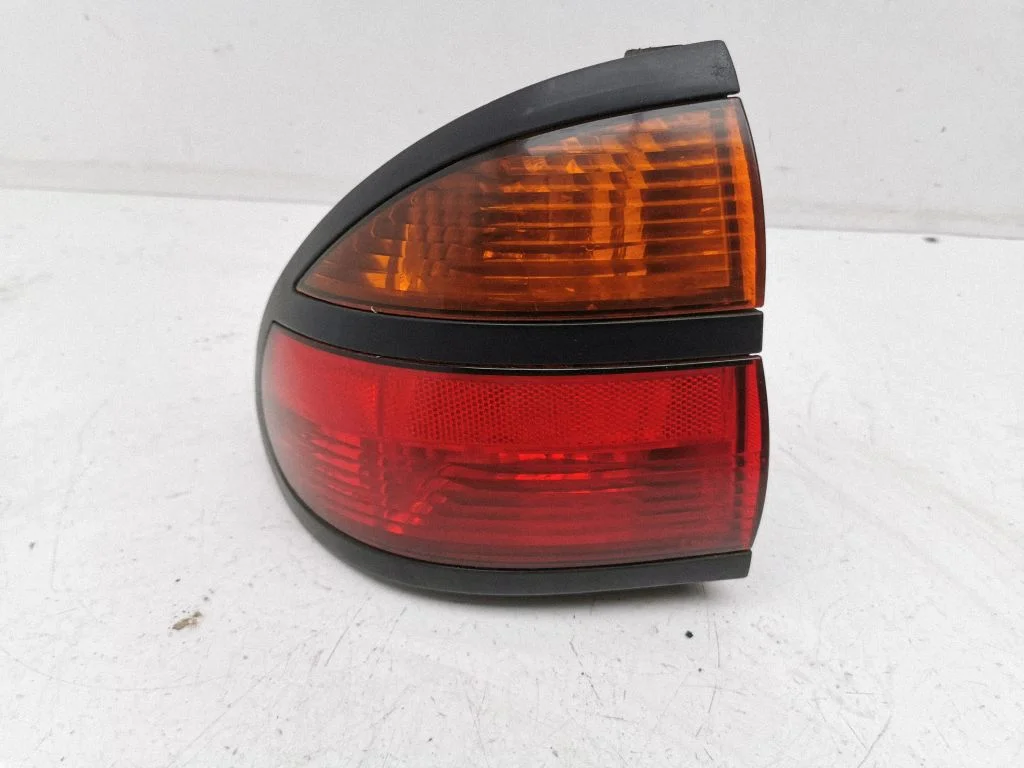 Lampa tylna w błotniku – lewa
