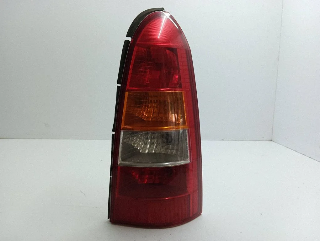 Aizmugurējais lukturis virsbūvē – Opel Astra G (1998-2009)
