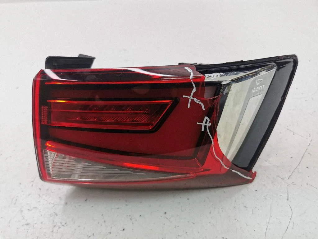 Rear/tail lights 575945208D