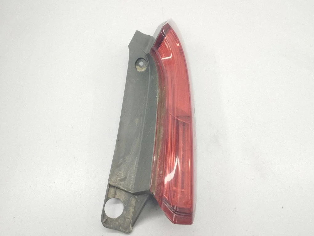 Rear/tail lights – right