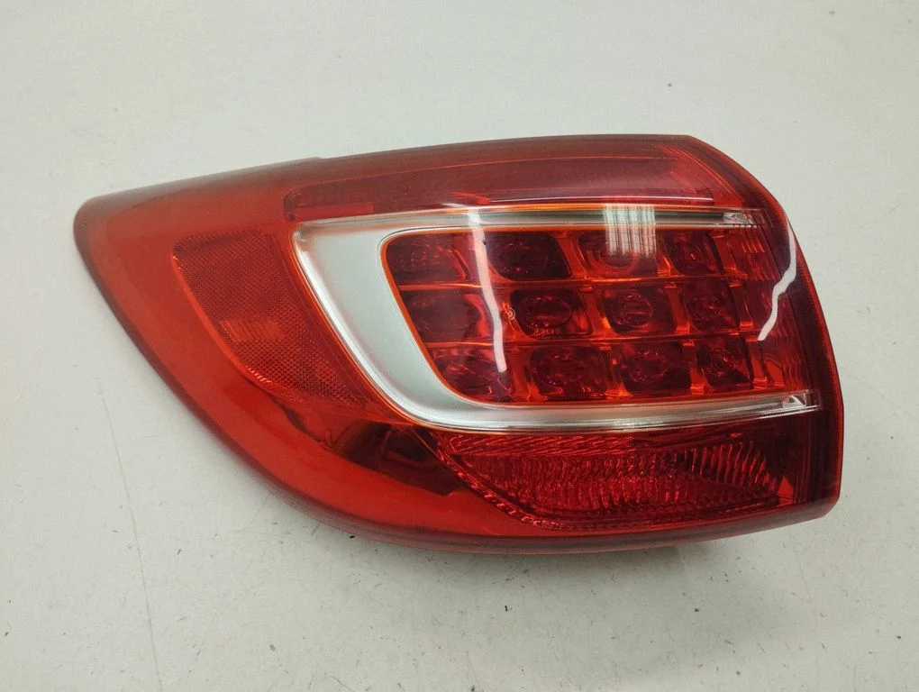 Rear/tail lights – left