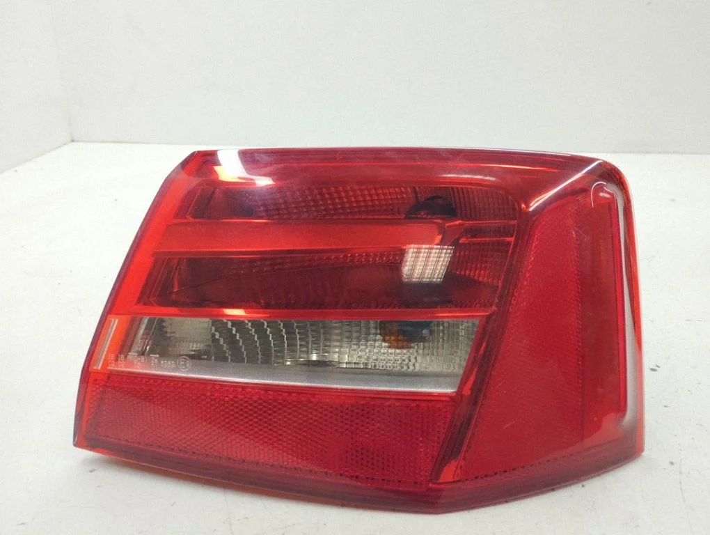Rear/tail lights 4G5945096