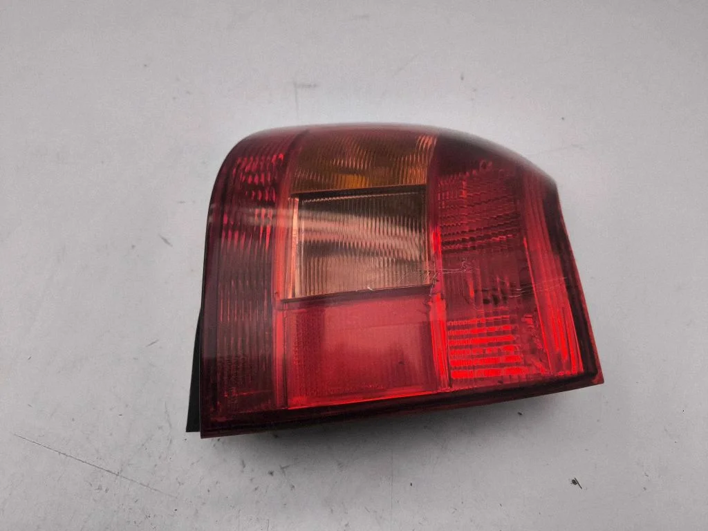 Rear/tail lights – right