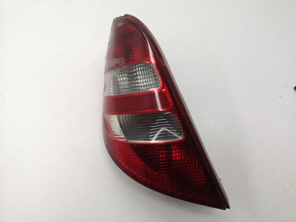 Rear/tail lights – left