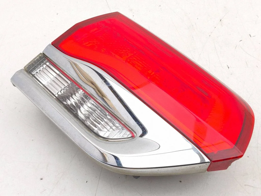 Lampa tylna w klapie 6003TA0233