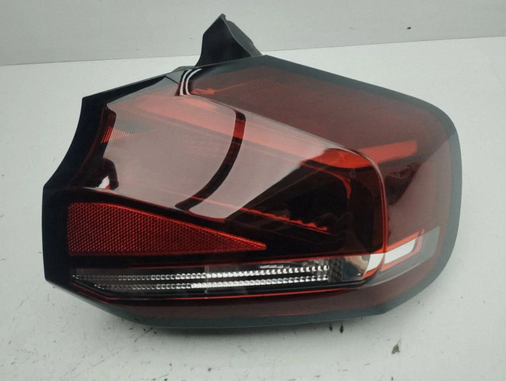 Rear/tail lights – right