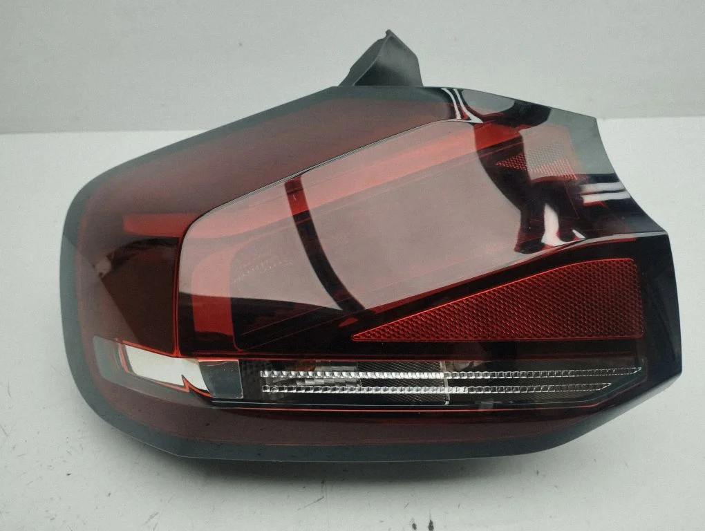Rear/tail lights – left