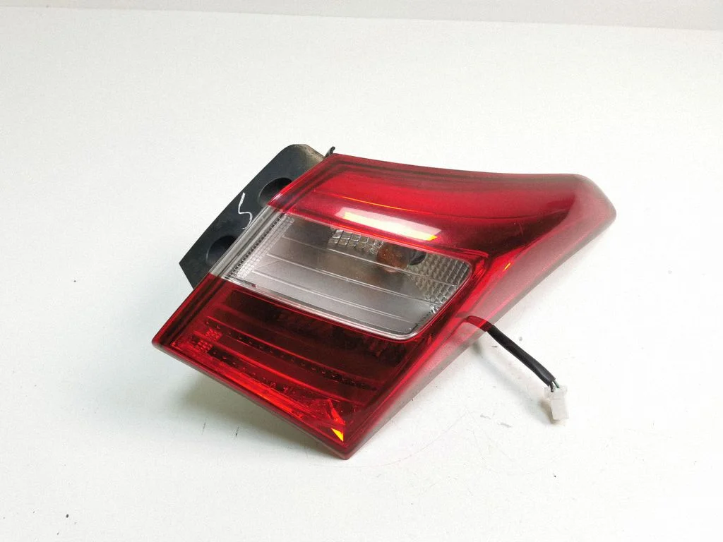 Rear/tail lights – right