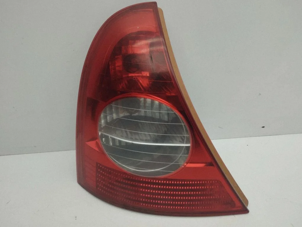 Rear/tail lights – left