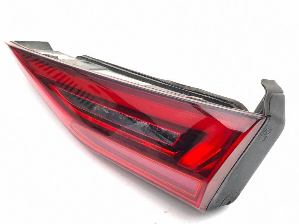 Tailgate rear/tail lights 8Y0945308
