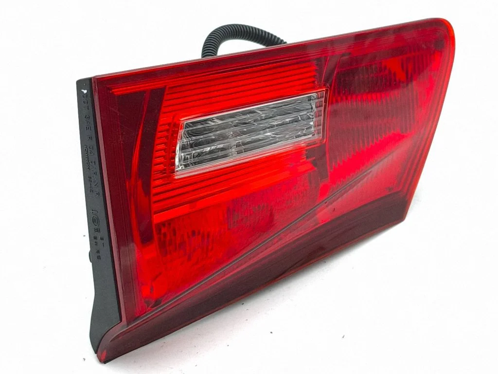 Tailgate rear/tail lights – right